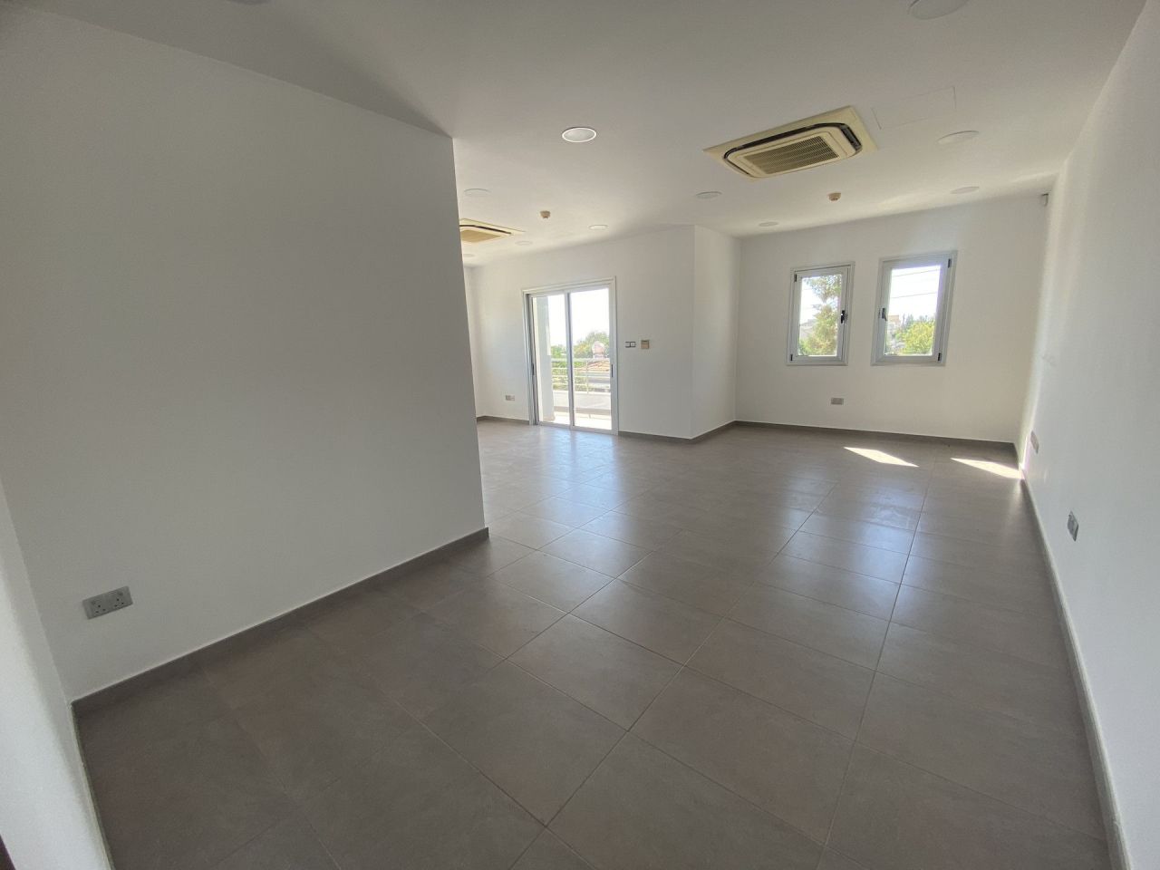 Офис в Пафосе, Кипр, 277 м² - фото 2