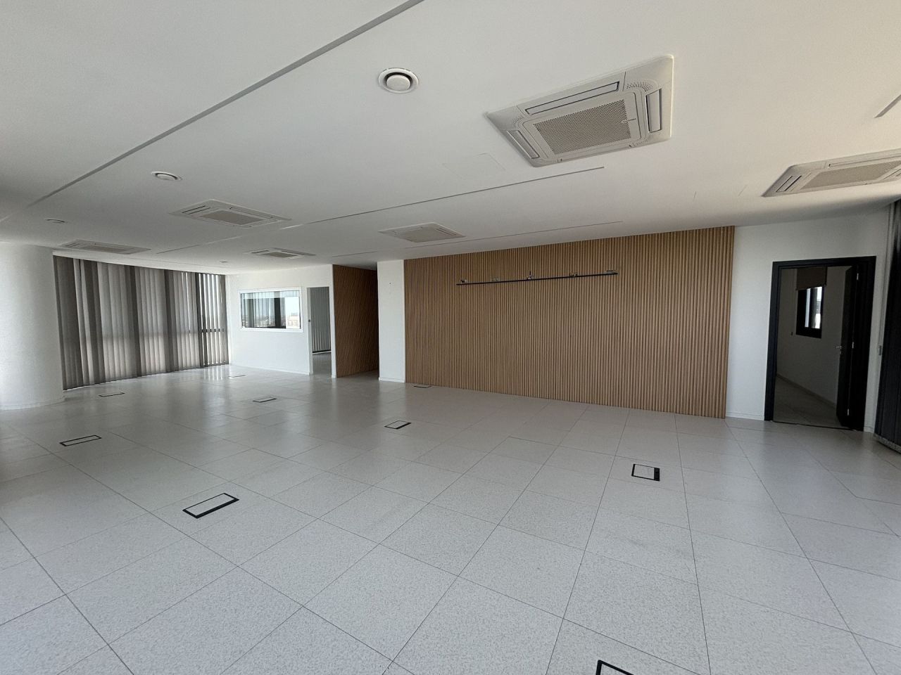 Офис Omonoia, Кипр, 221 м² - фото 2