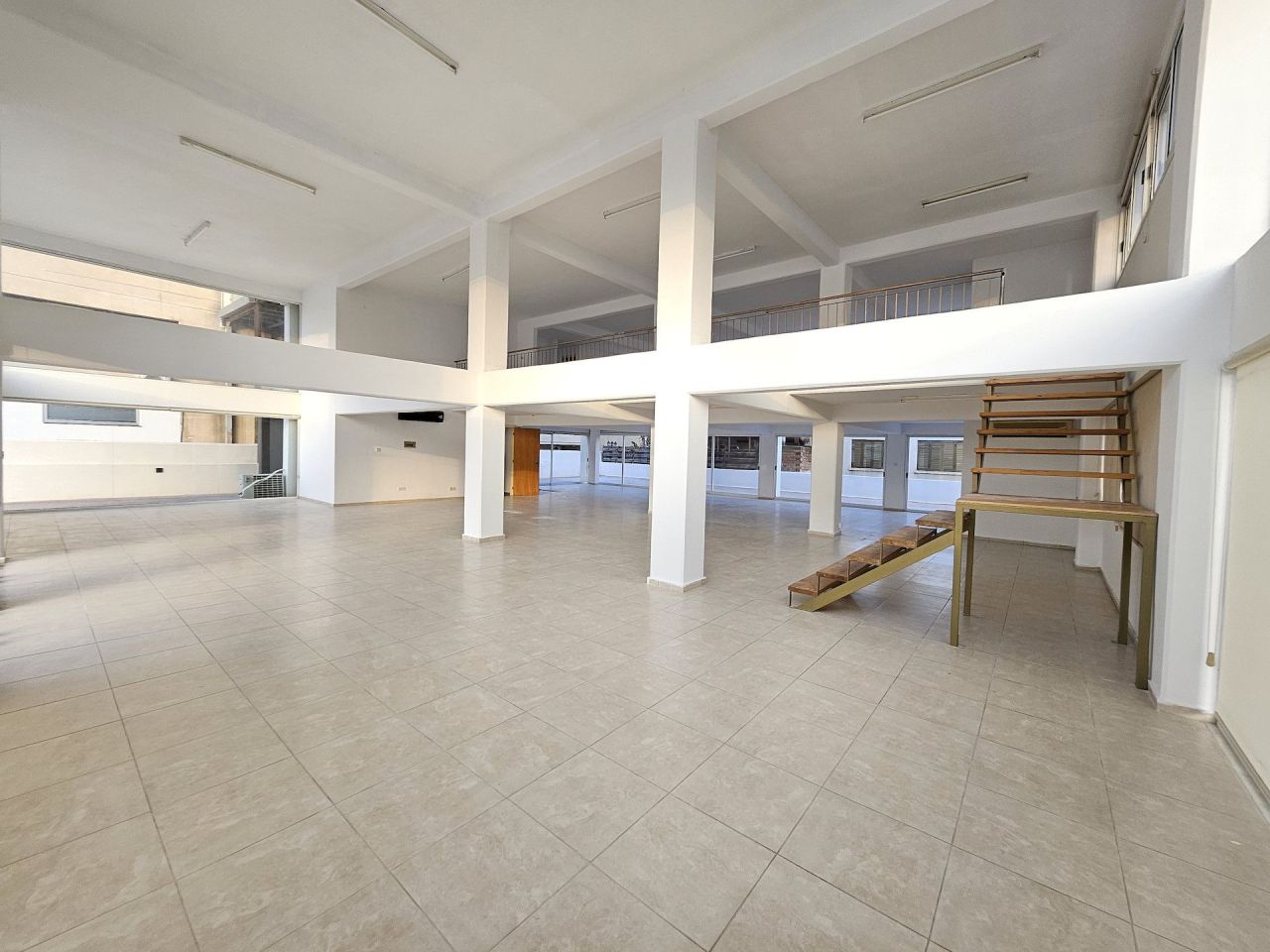 Магазин в Като-Полемидии, Кипр, 180 м² - фото 2