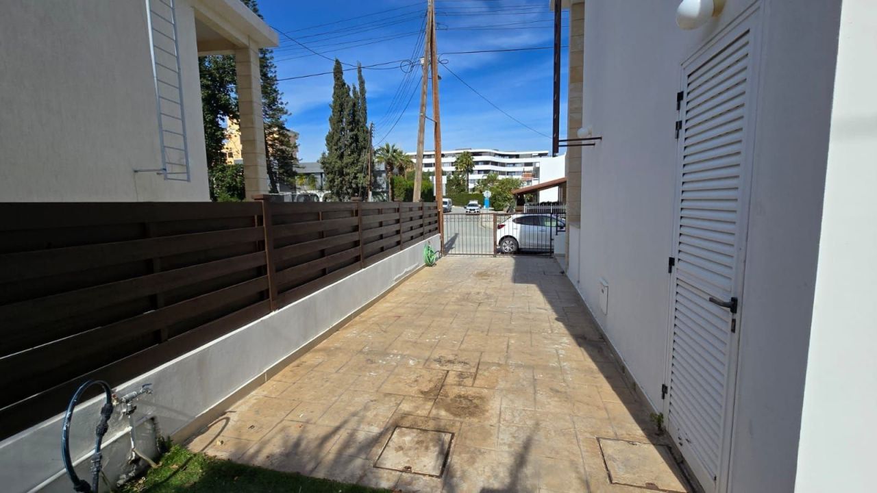 Дом Potamos Germasogeias, Кипр, 454 м² - фото 2