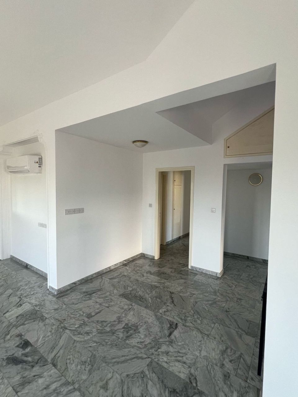 Офис в Айос-Атанасиосе, Кипр, 250 м² - фото 2