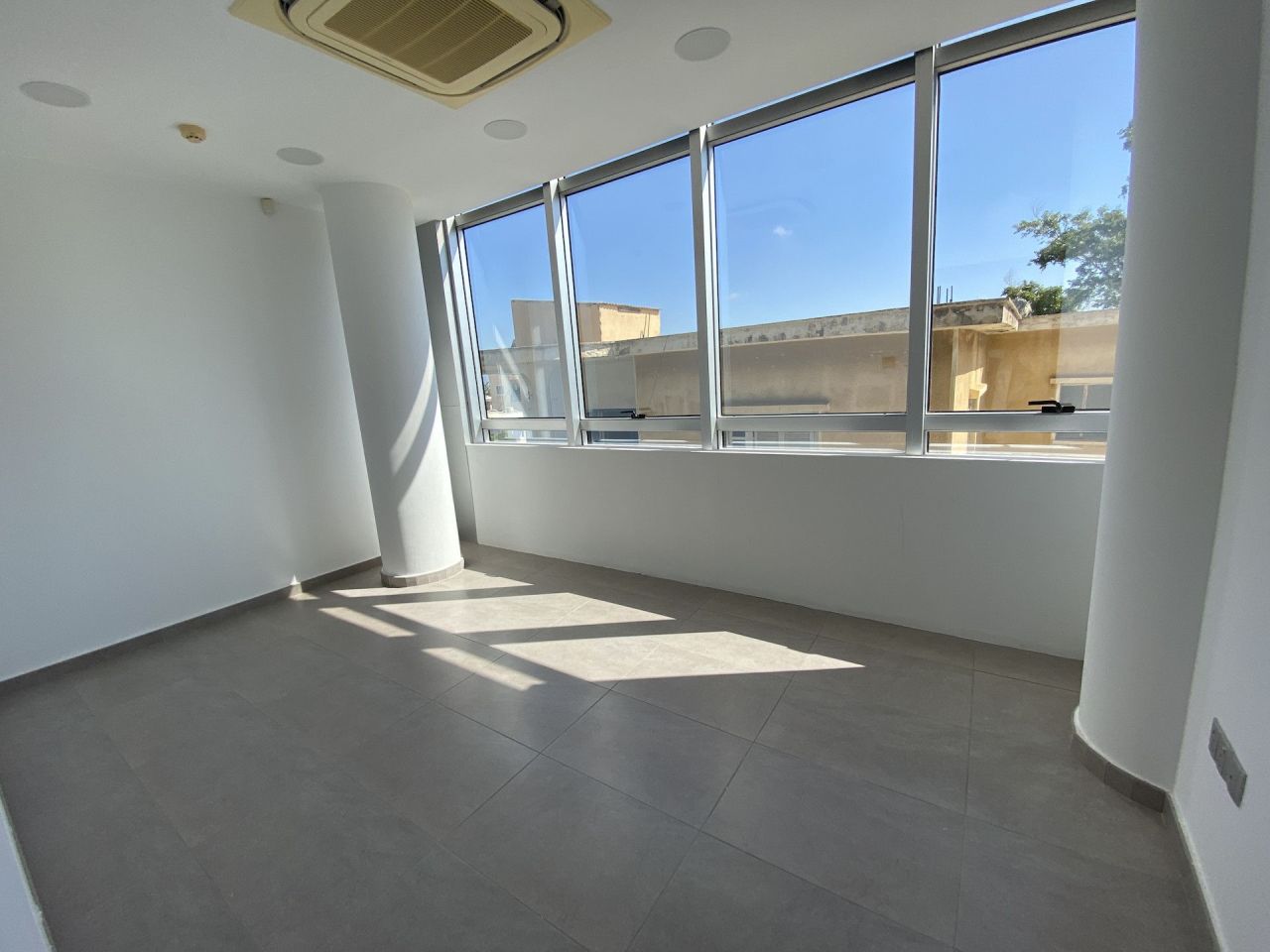 Офис в Пафосе, Кипр, 191 м² - фото 2