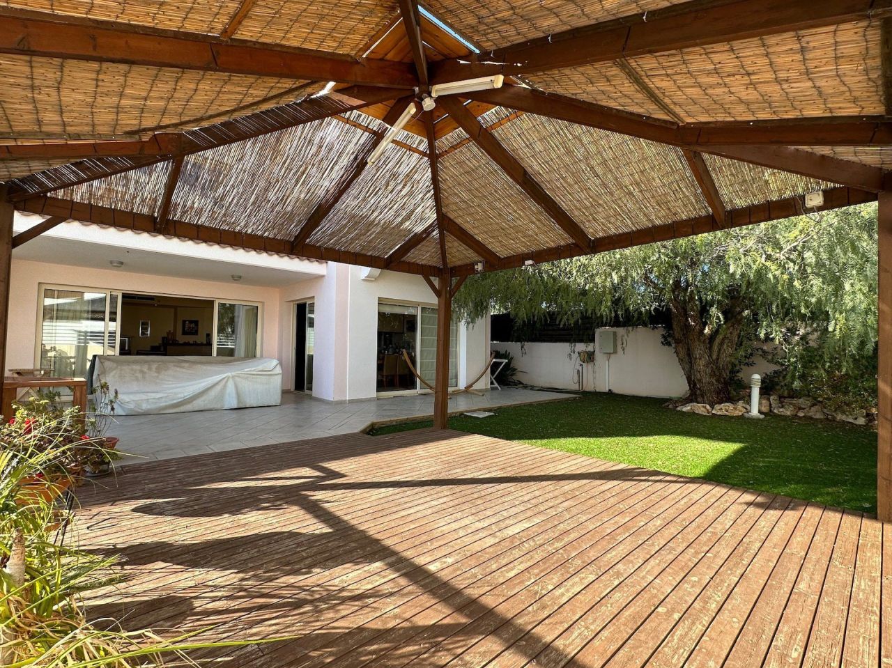 Дом Agia Filaxi, Кипр, 360 м² - фото 3