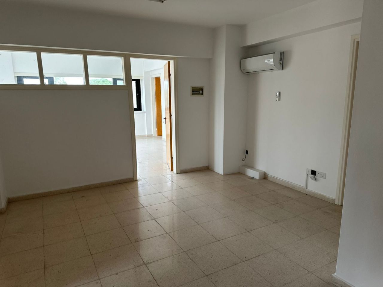 Офис в Пафосе, Кипр, 95 м² - фото 2