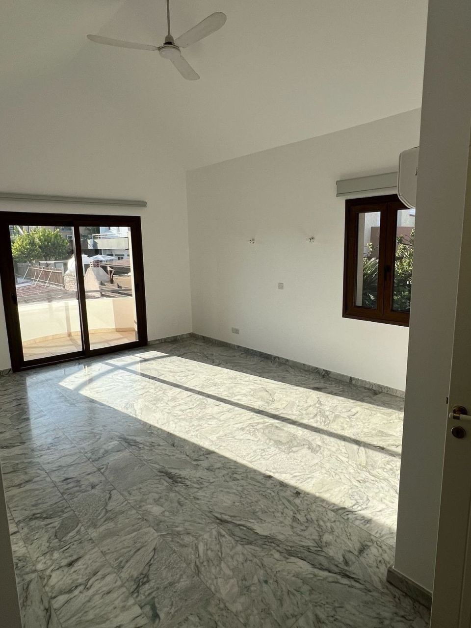Офис в Айос-Атанасиосе, Кипр, 250 м² - фото 3