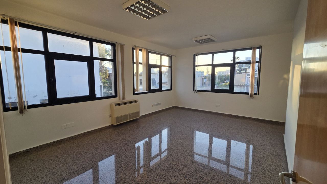Офис в Агиос Спиридоне, Кипр, 135 м² - фото 4