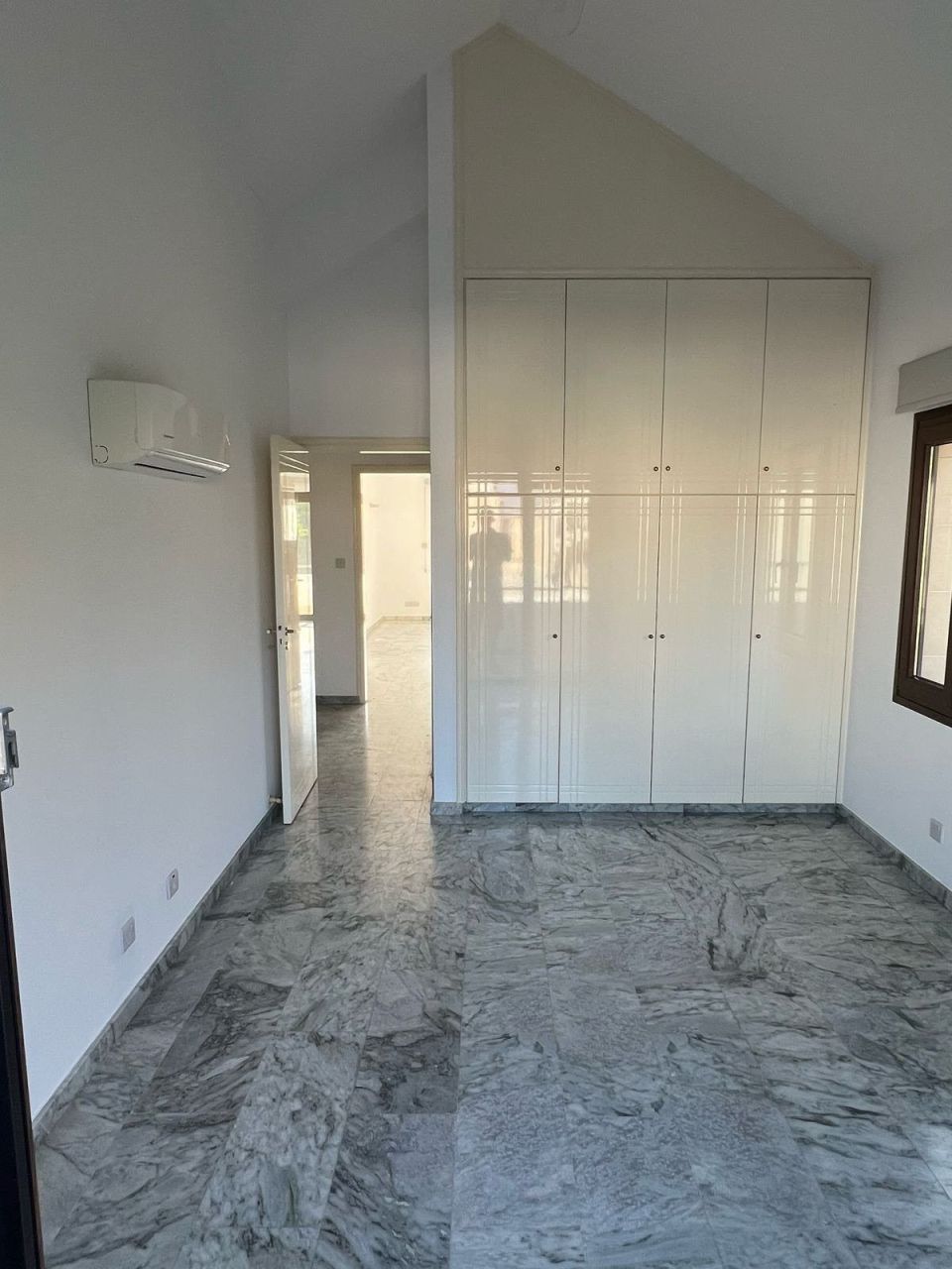 Офис в Айос-Атанасиосе, Кипр, 250 м² - фото 5