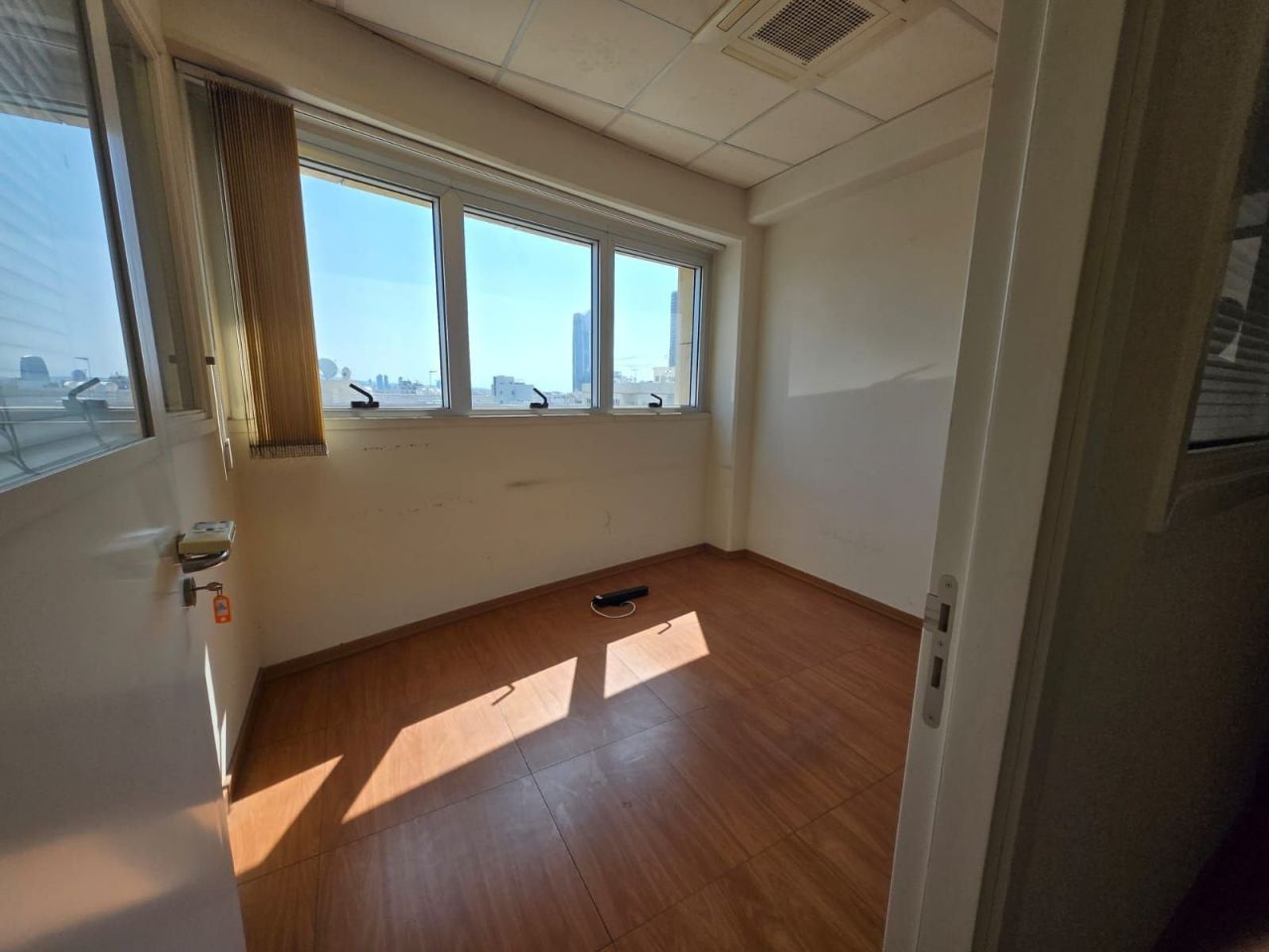 Офис Agios Nicolaos, Кипр, 262 м² - фото 4