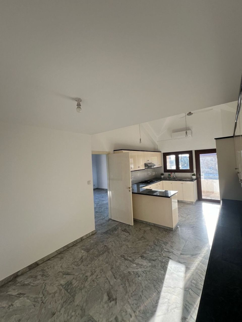 Офис в Айос-Атанасиосе, Кипр, 250 м² - фото 7