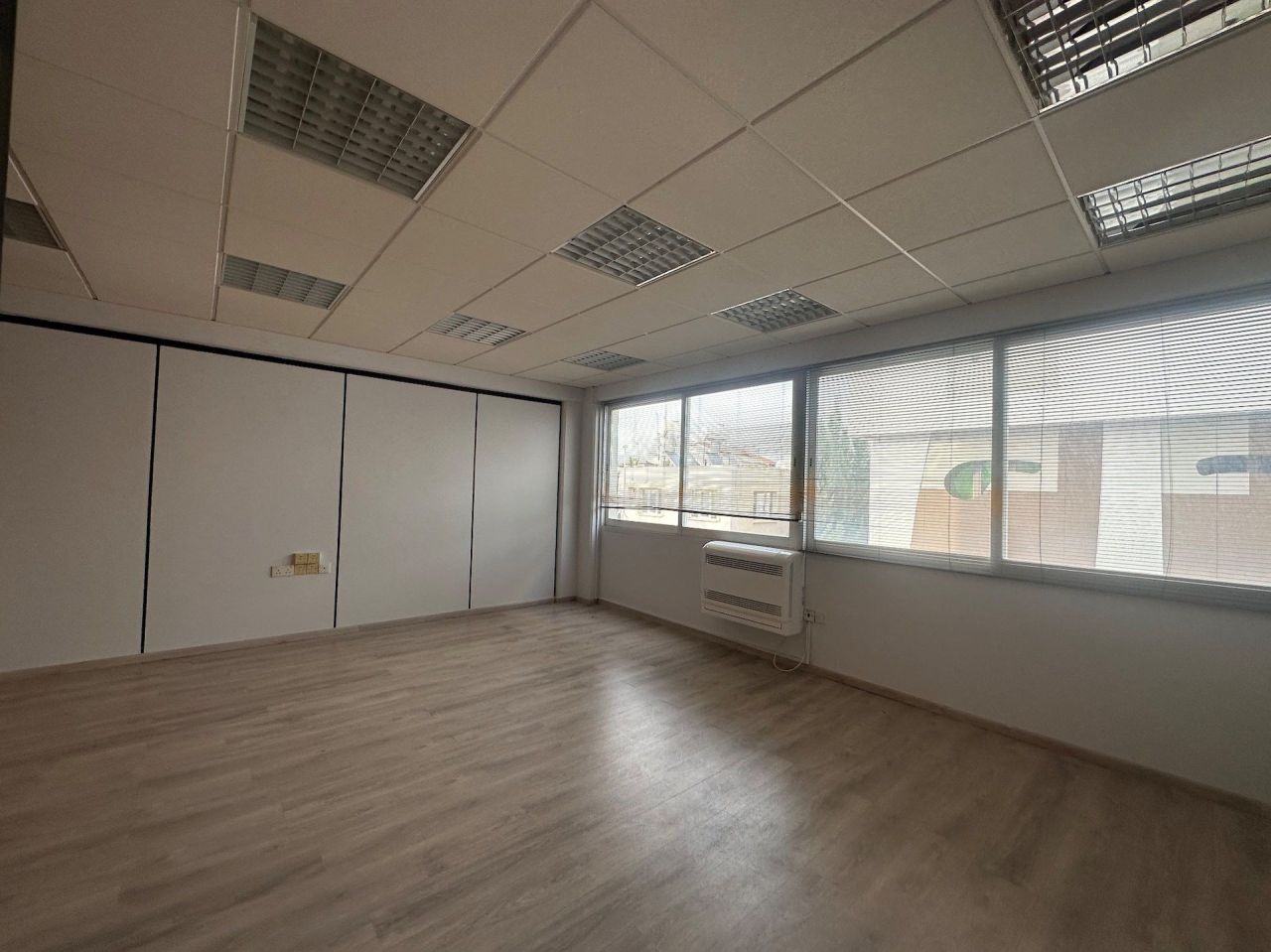 Офис Agios Nicolaos, Кипр, 200 м² - фото 8