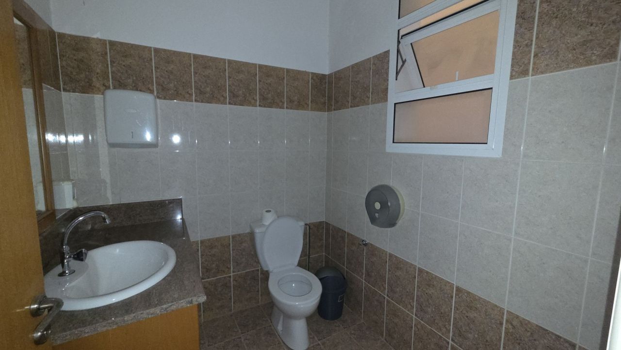 Офис в Агиос Спиридоне, Кипр, 135 м² - фото 8