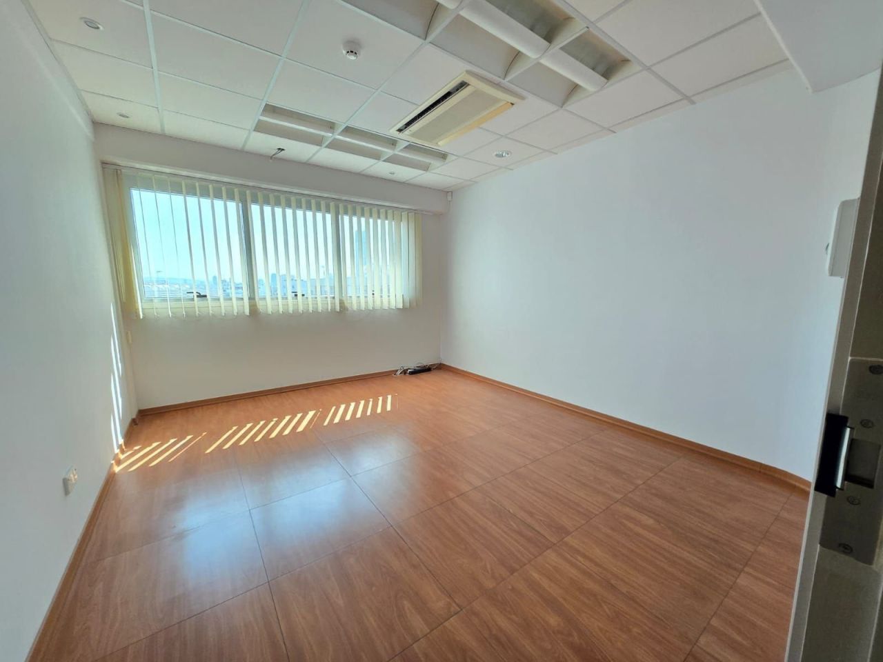 Офис Agios Nicolaos, Кипр, 262 м² - фото 7