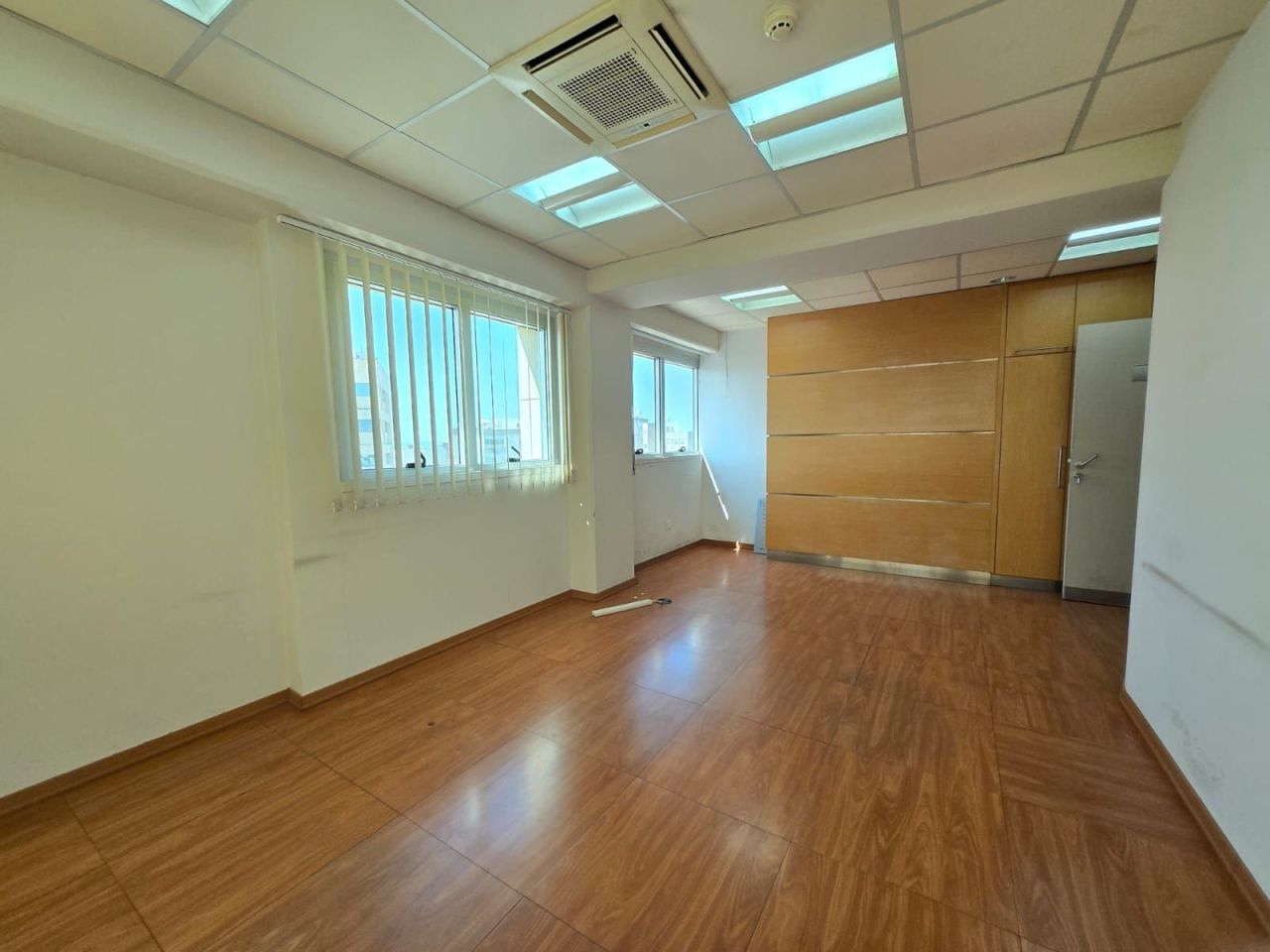 Офис Agios Nicolaos, Кипр, 262 м² - фото 8