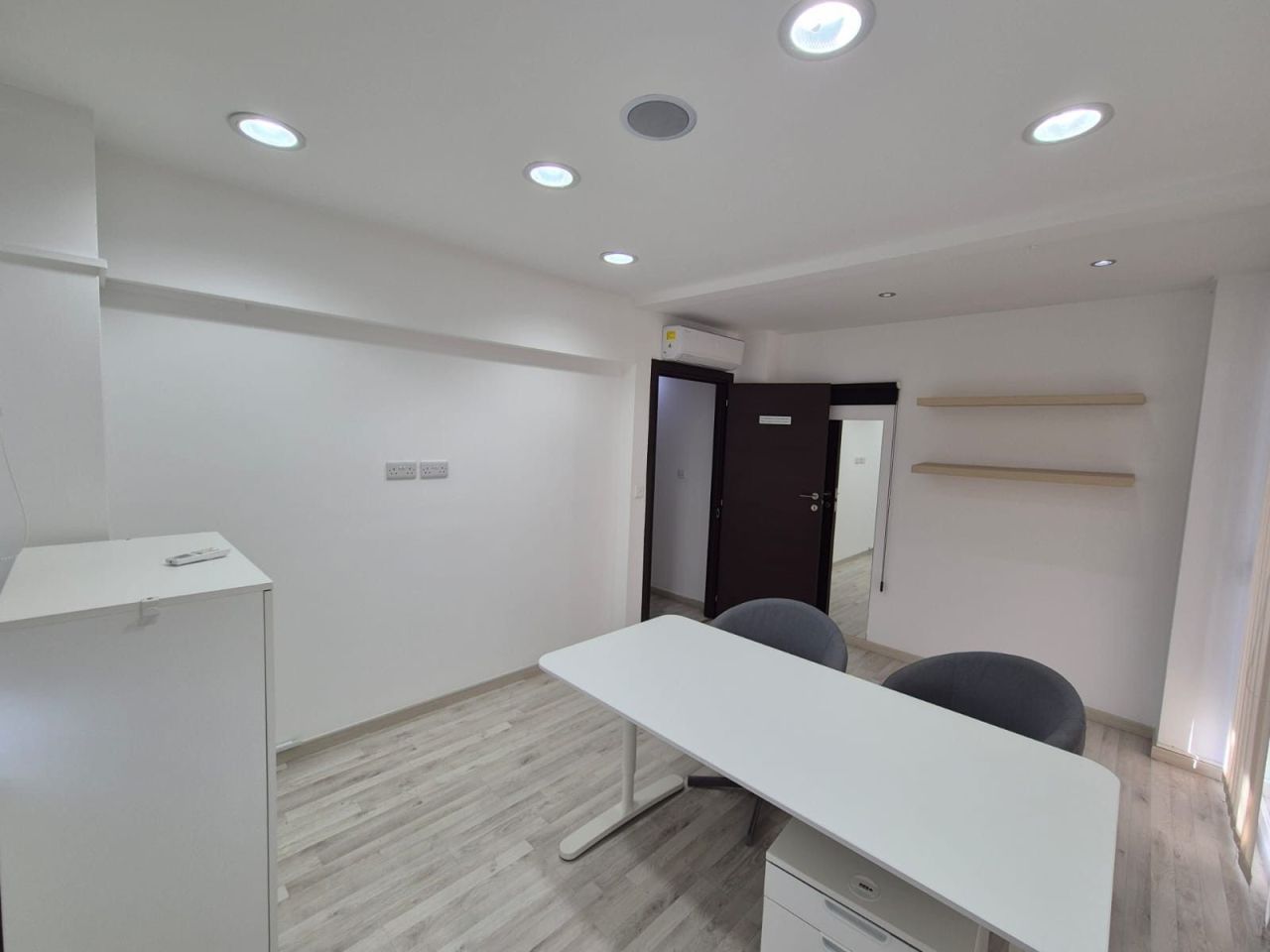 Офис Agia Filaxi, Кипр, 230 м² - фото 10