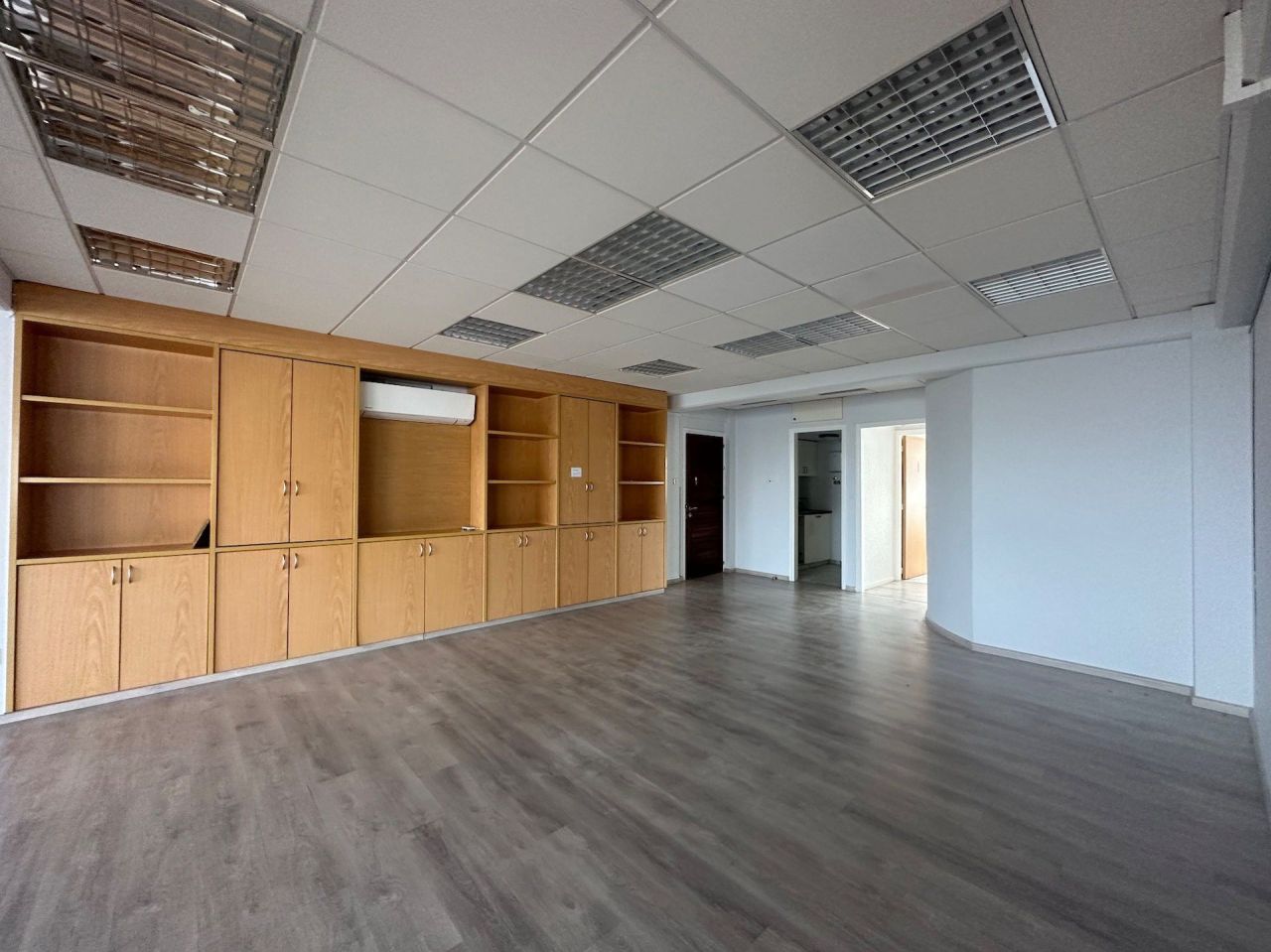 Офис Agios Nicolaos, Кипр, 200 м² - фото 11