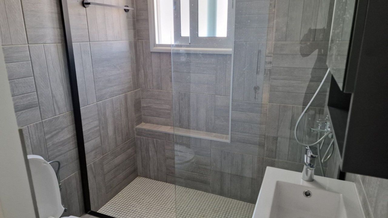 Апартаменты в Айия-Триасе, Кипр, 78 м² - фото 9