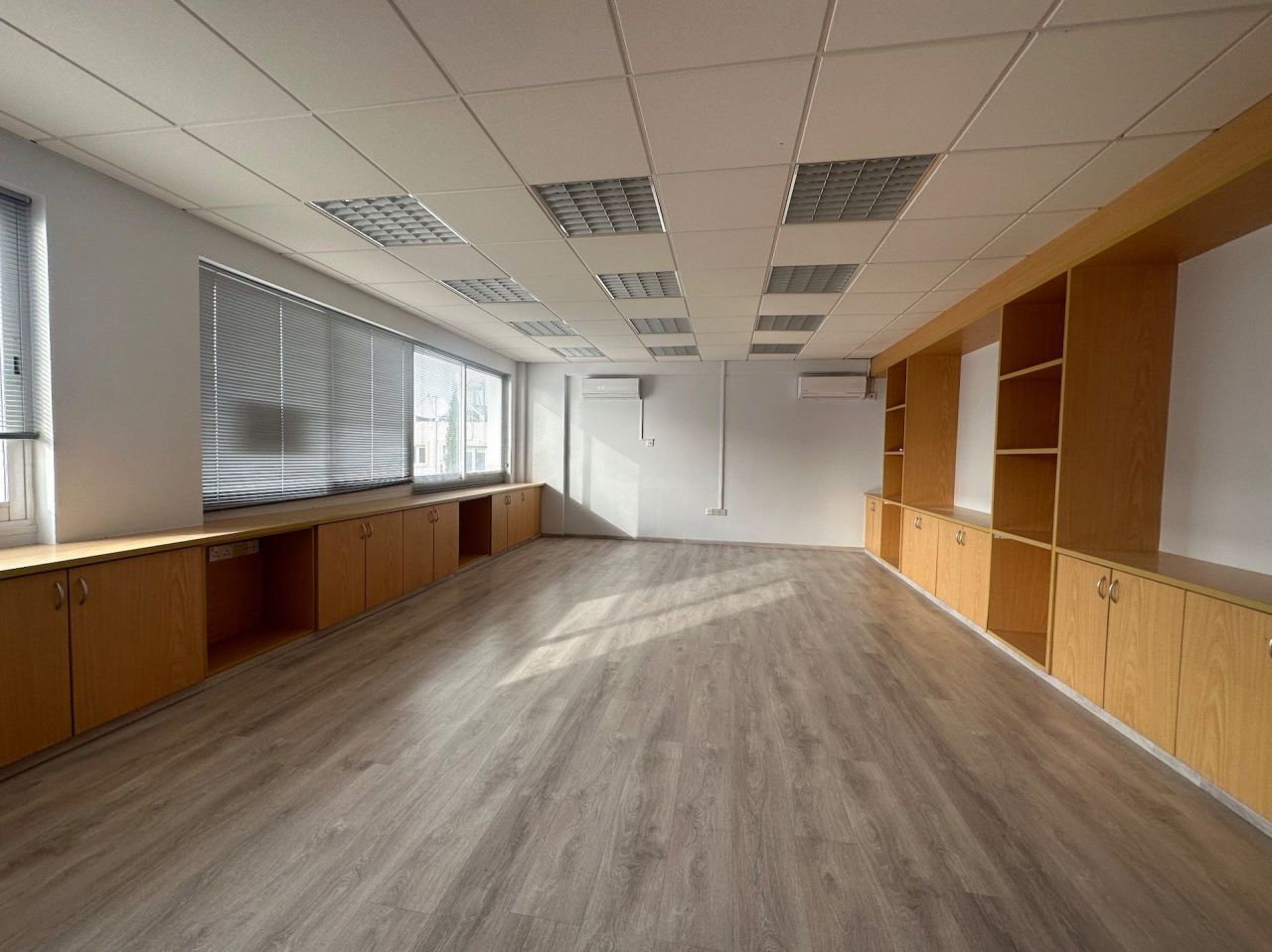 Офис Agios Nicolaos, Кипр, 200 м² - фото 14