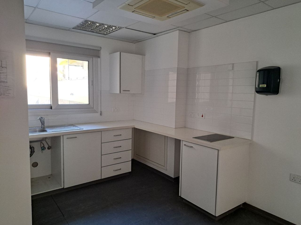 Офис Katholiki, Кипр, 396 м² - фото 12