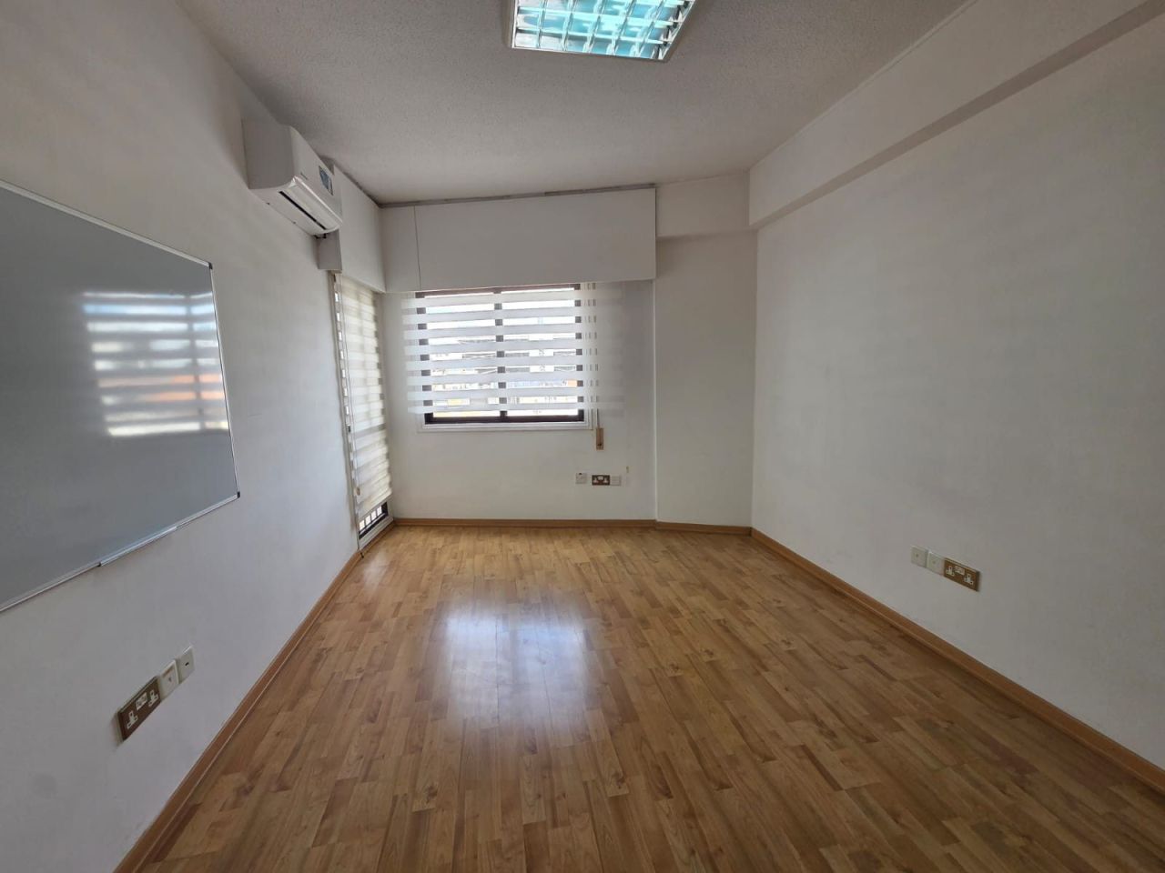 Офис в Айя-Напе, Кипр, 188 м² - фото 12