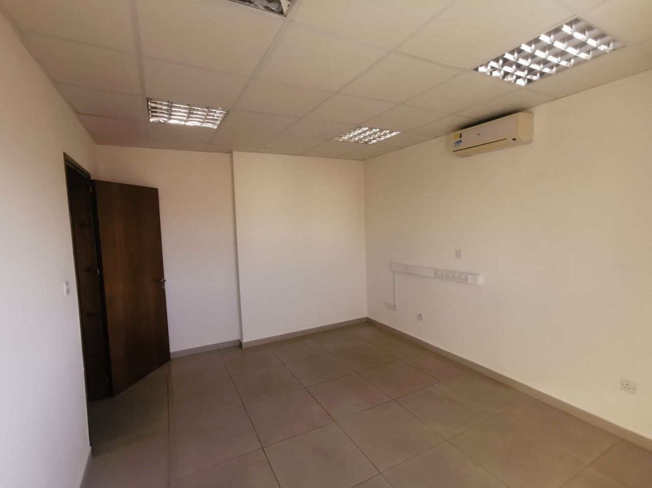 Офис в Меса-Йитонии, Кипр, 95 м² - фото 13