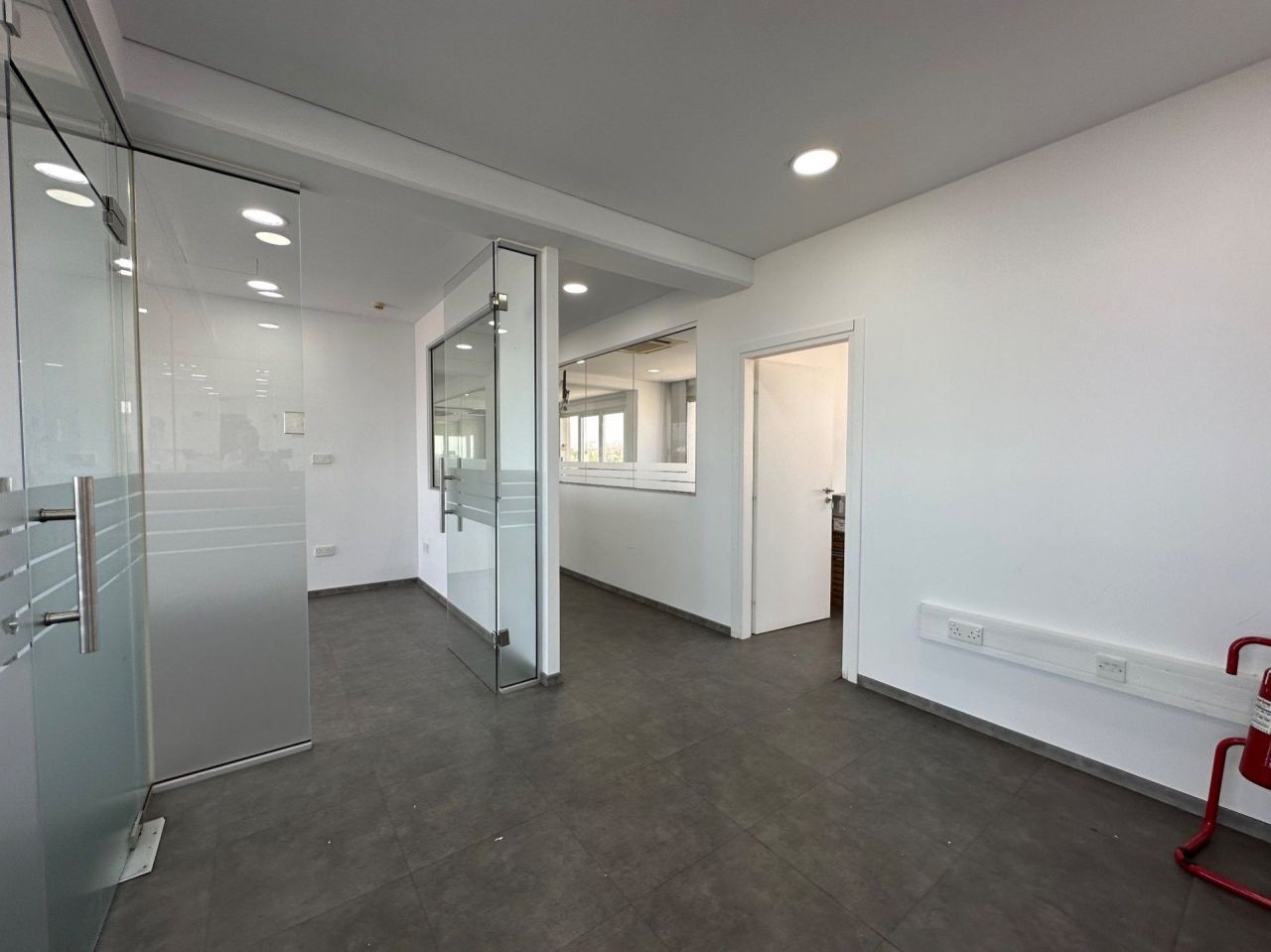 Офис в Меса-Йитонии, Кипр, 350 м² - фото 16