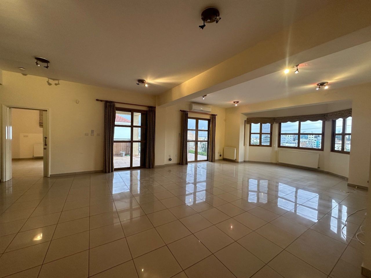 Дом в Айос-Атанасиосе, Кипр, 550 м² - фото 19