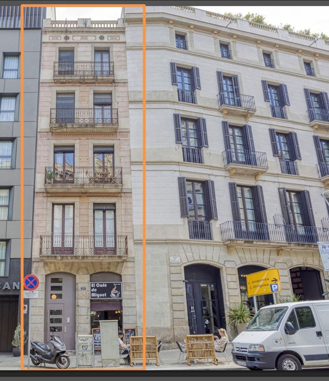 Доходный дом в Барселоне, Испания, 735 м² - фото 1