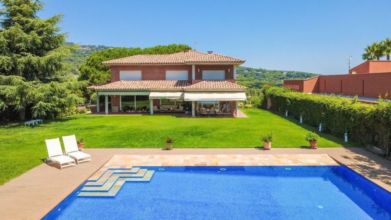 Дом в Сан-Андрес-де-Льеванерас, Испания, 784 м² - фото 1
