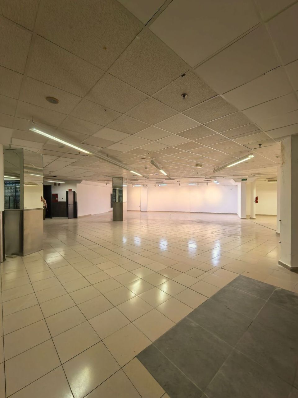 Магазин в Таррасе, Испания, 2.34 м² - фото 5