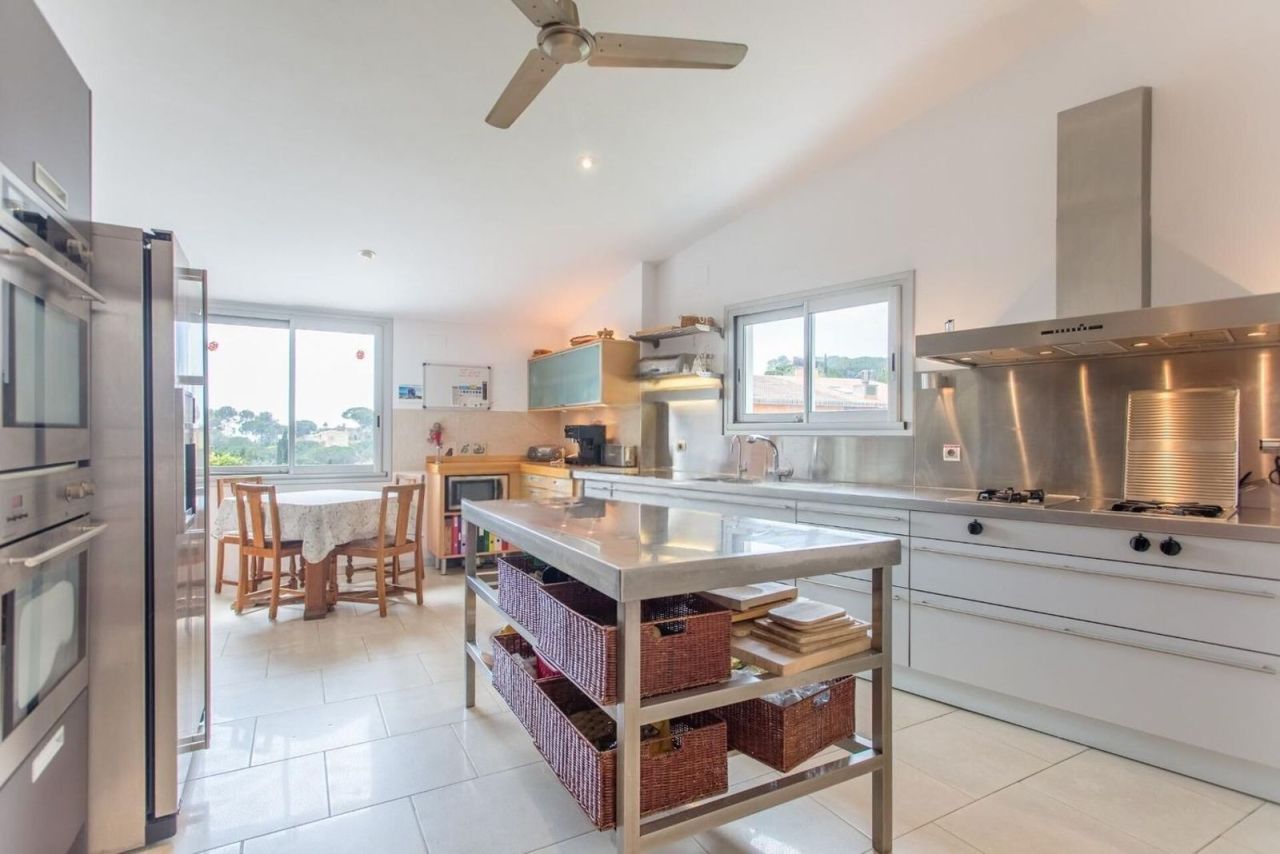 Шале в Сан-Андрес-де-Льеванерас, Испания, 446 м² - фото 9