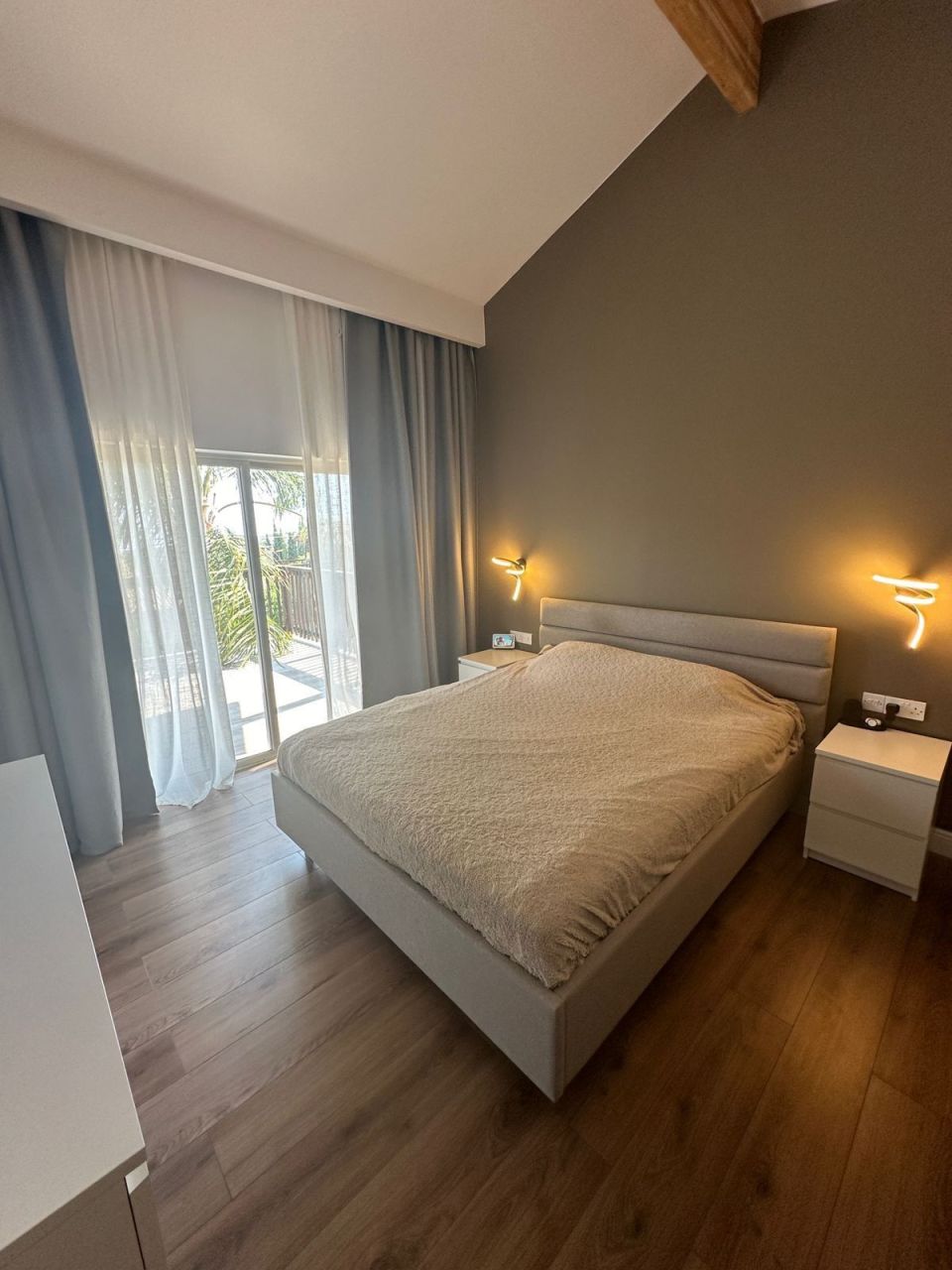 Купить виллу в Лимасоле, Кипр - цена 45 635 865 рублей, 220 м² – Prian.ru