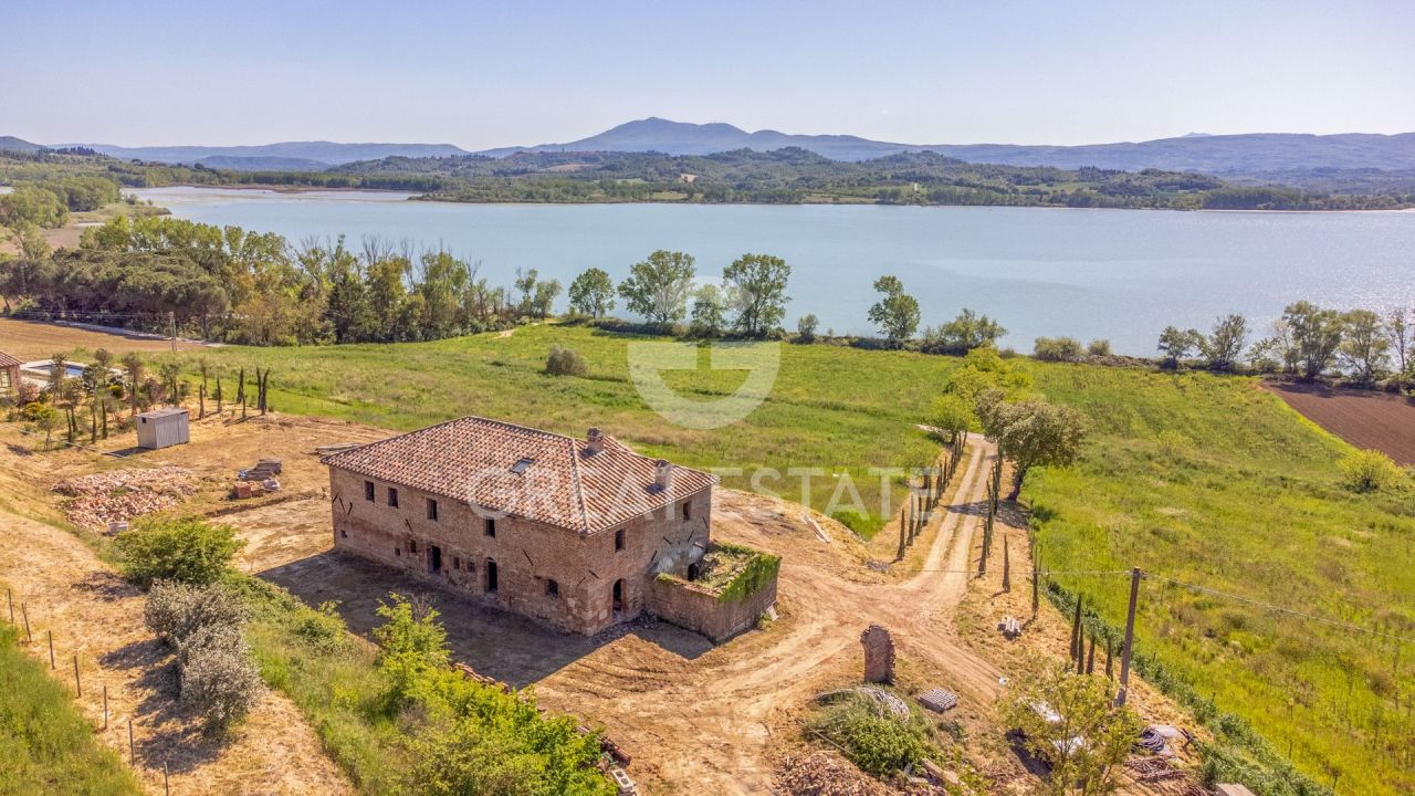 Дом в Кастильоне-дель-Лаго, Италия, 506.5 м² - фото 1