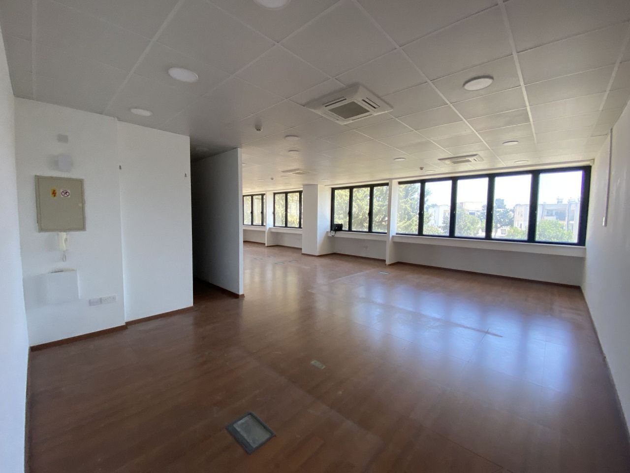 Офис в Пафосе, Кипр, 135 м² - фото 1