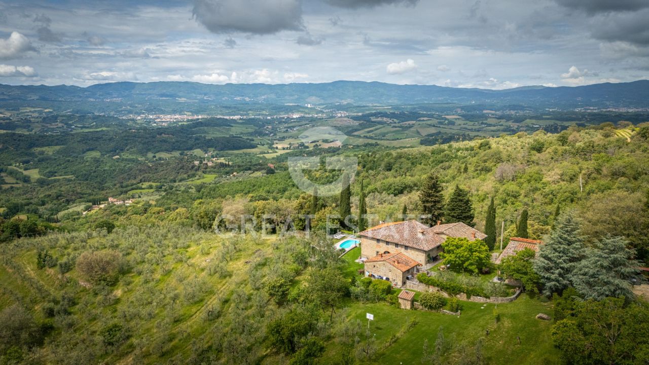 Дом Loro Ciuffenna, Италия, 775.6 м² - фото 3