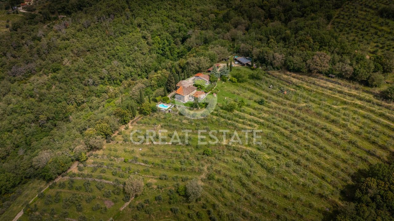 Дом Loro Ciuffenna, Италия, 775.6 м² - фото 4