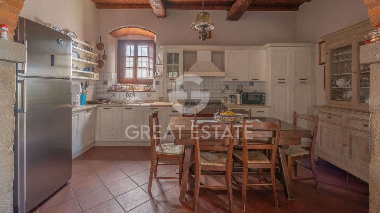 Дом Loro Ciuffenna, Италия, 775.6 м² - фото 16
