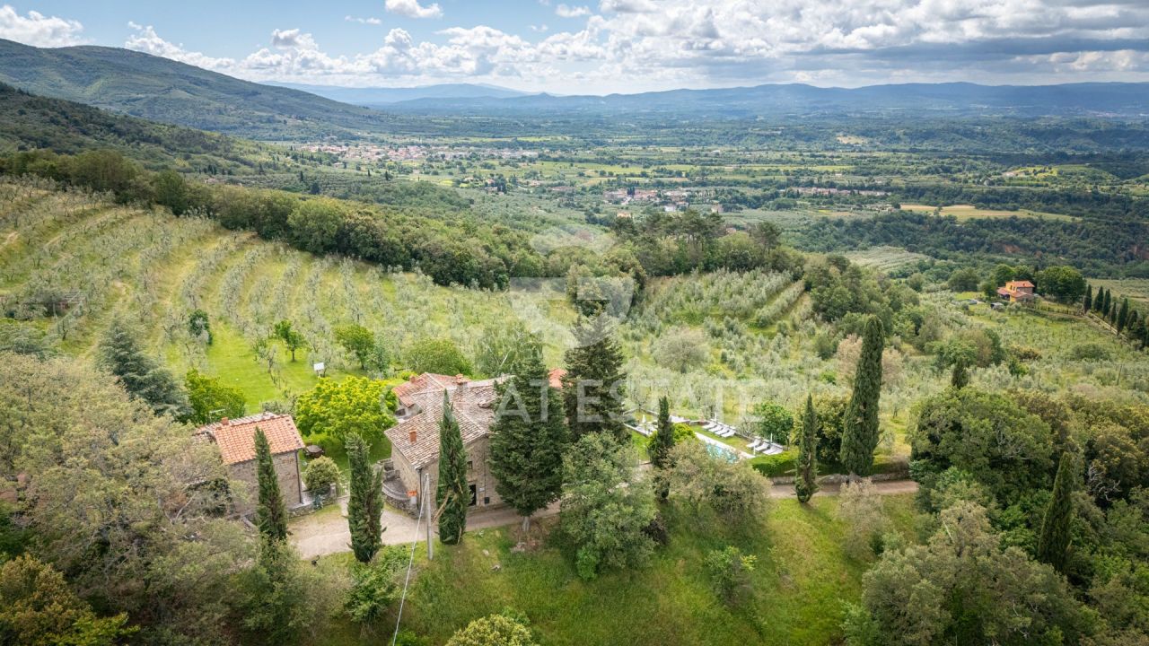Дом Loro Ciuffenna, Италия, 775.6 м² - фото 17