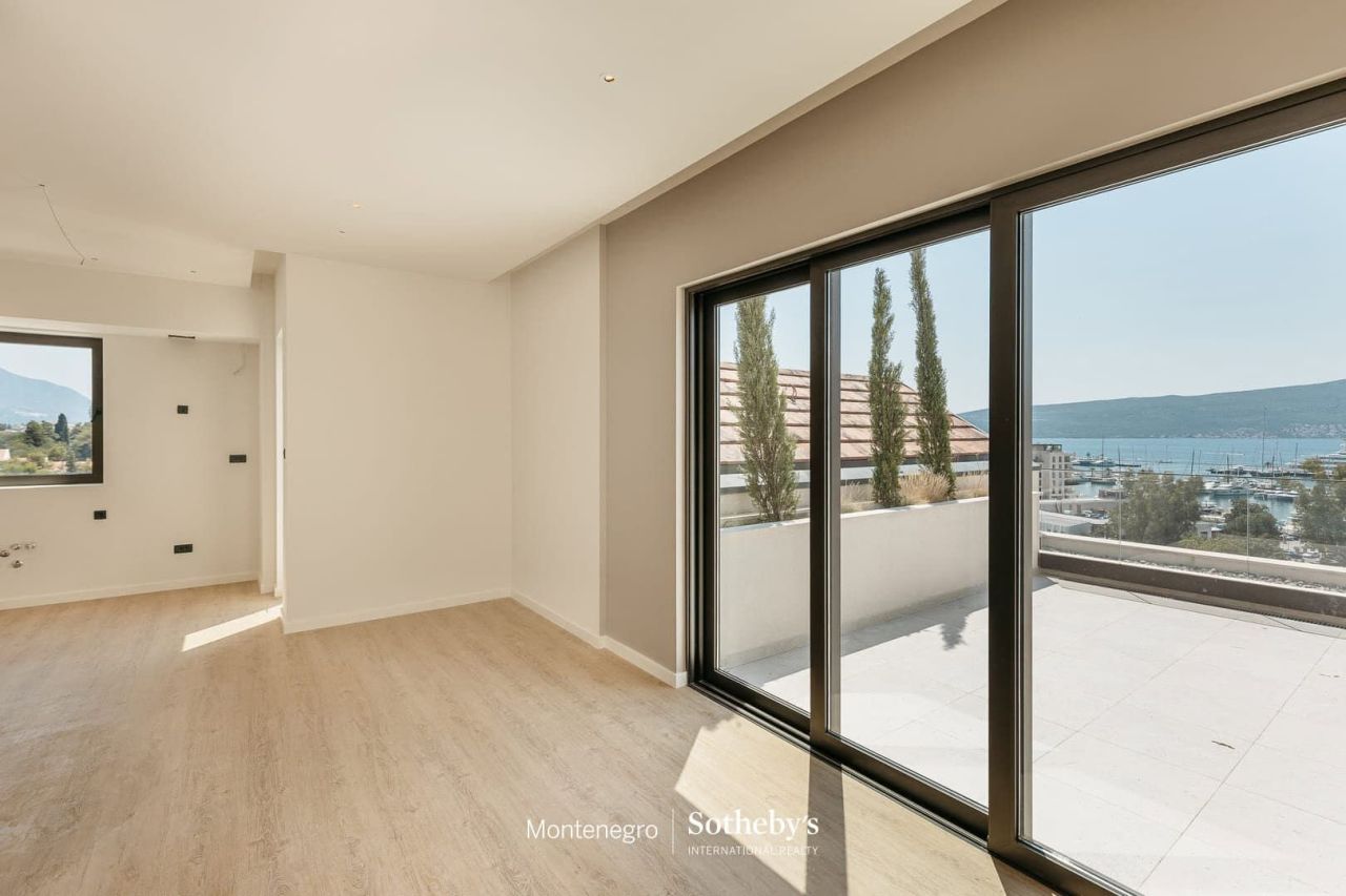 Апартаменты в Тивате, Черногория, 81 м² - фото 2