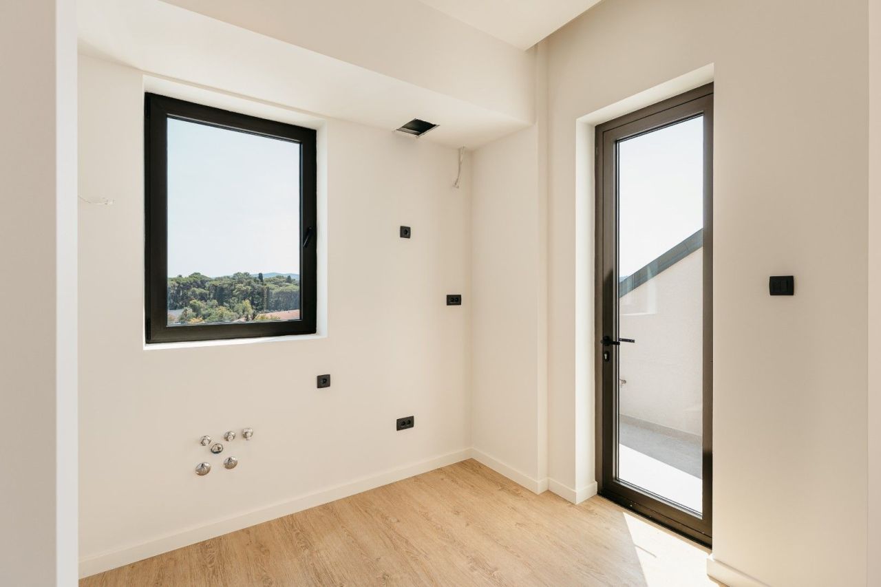Апартаменты в Тивате, Черногория, 81 м² - фото 10