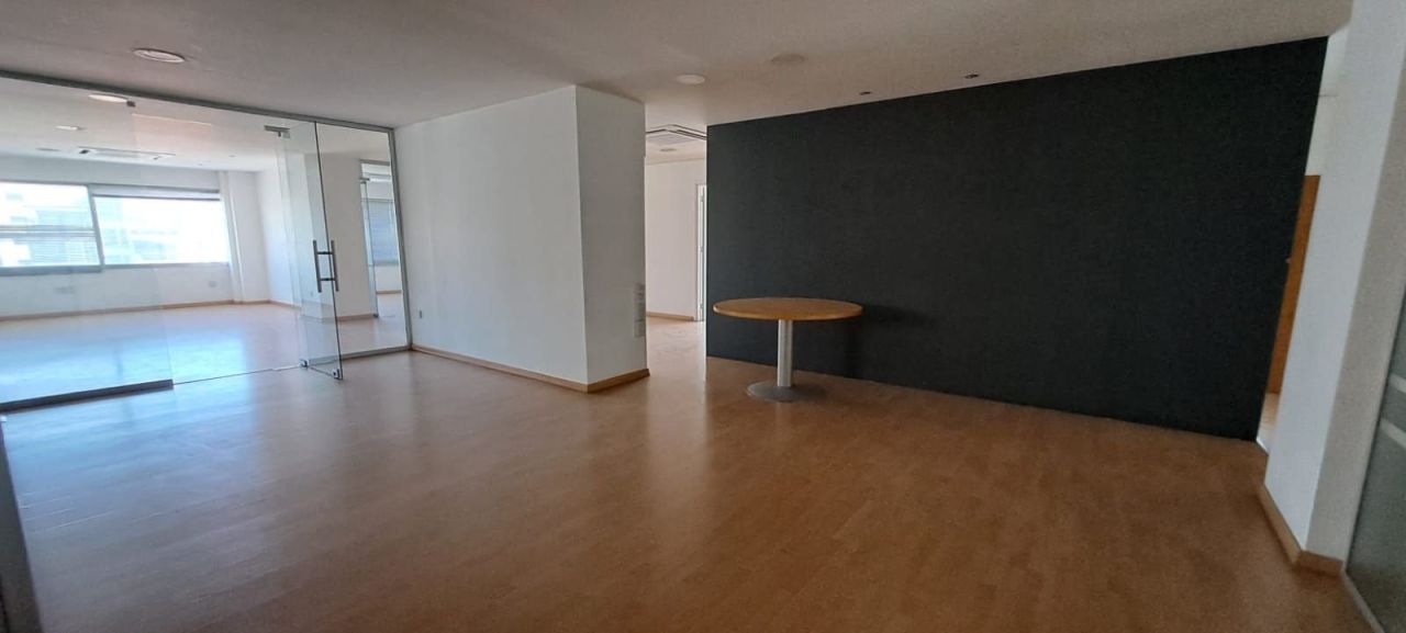 Офис Katholiki, Кипр, 400 м² - фото 1