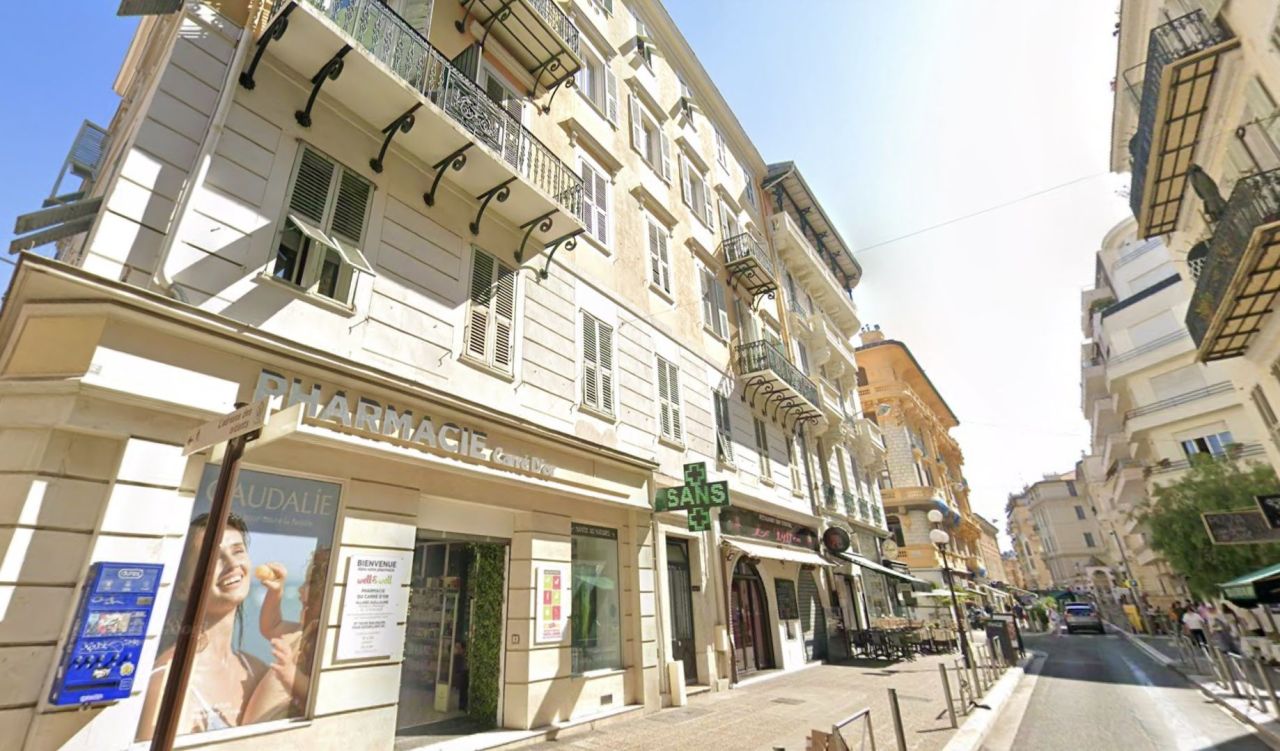 Кафе, ресторан в Ницце, Франция, 180 м² - фото 1
