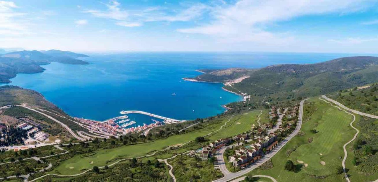 Вилла на полуострове Луштица, Черногория, 352 м² - фото 1