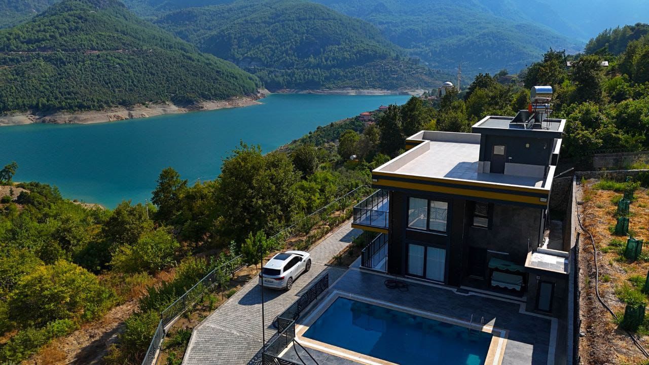 Вилла в Алании, Турция, 400 м² - фото 1
