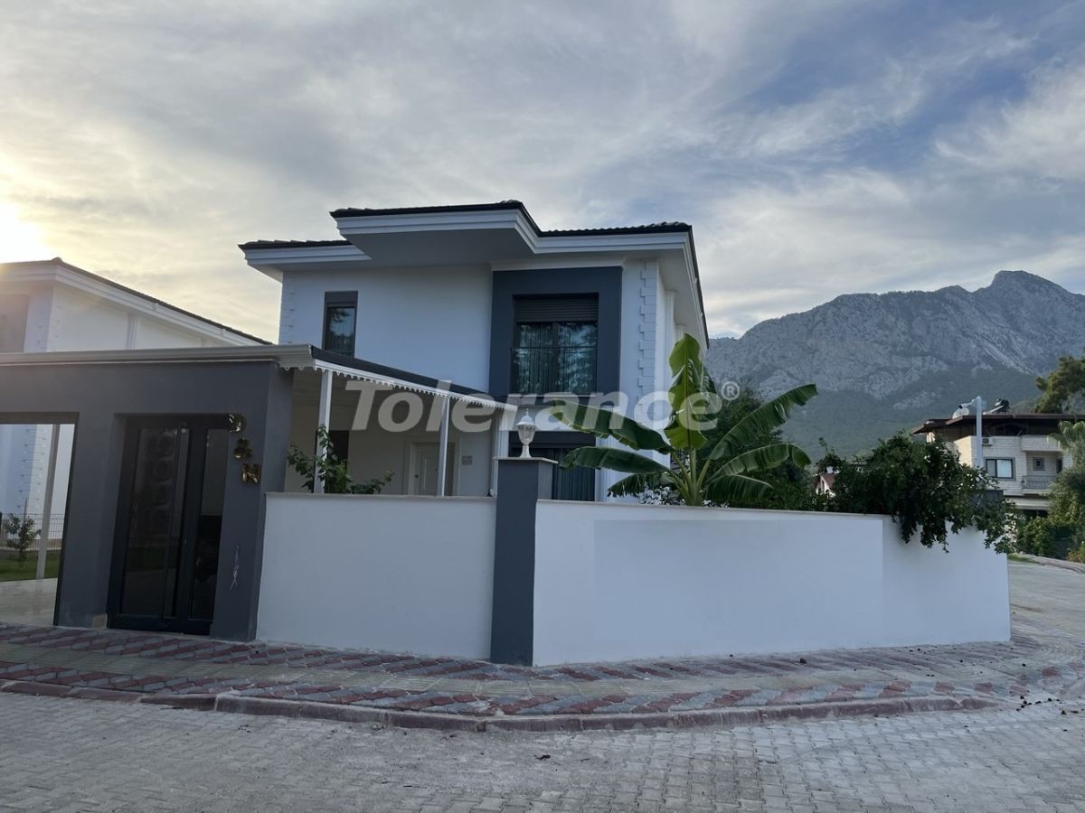 Вилла в Гёйнюке, Турция, 230 м² - фото 1