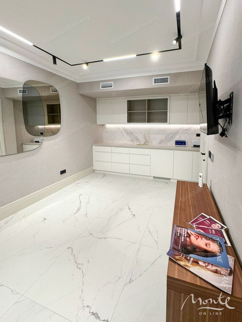 Отель, гостиница в Тивате, Черногория, 55 м² - фото 1