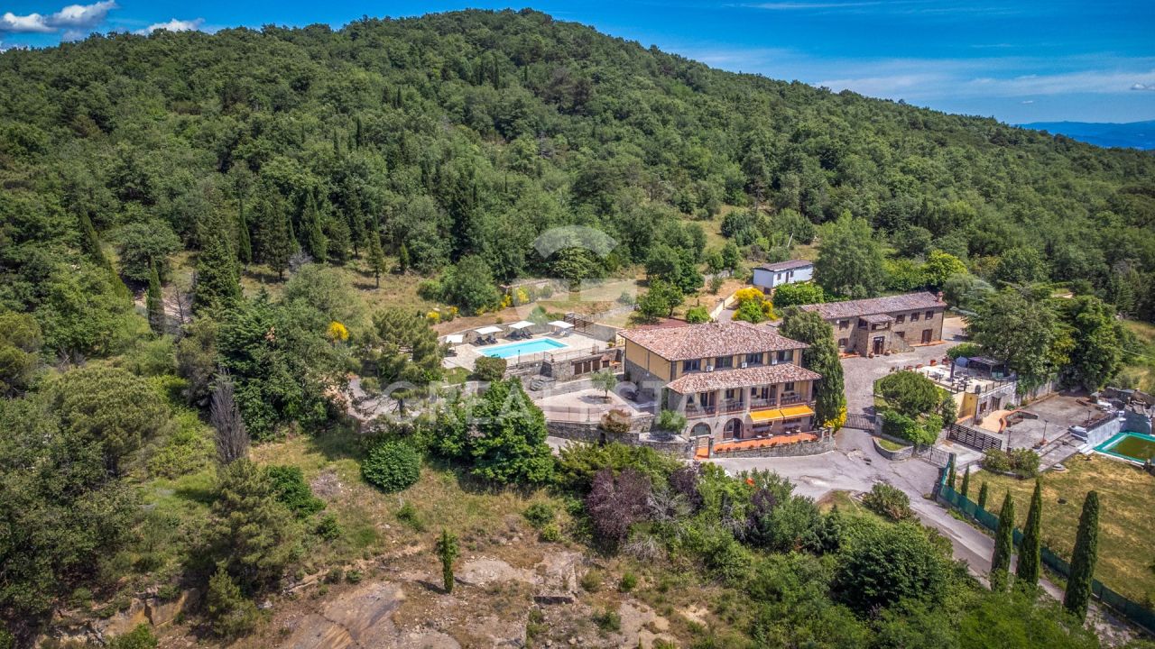 Вилла в Туоро-суль-Тразимено, Италия, 676.75 м² - фото 1