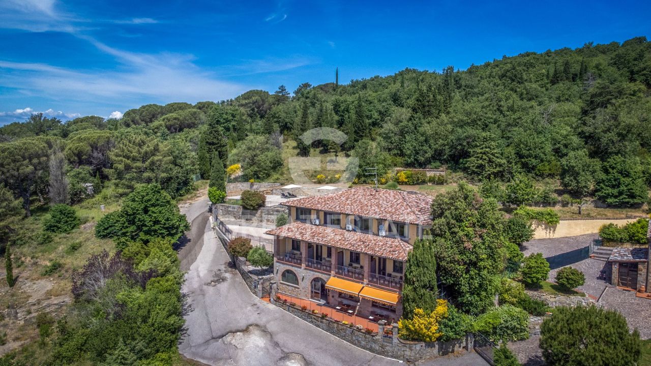 Вилла в Туоро-суль-Тразимено, Италия, 676.75 м² - фото 2