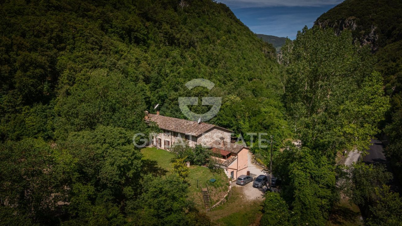 Отель, гостиница Ferentillo, Италия, 891.7 м² - фото 3