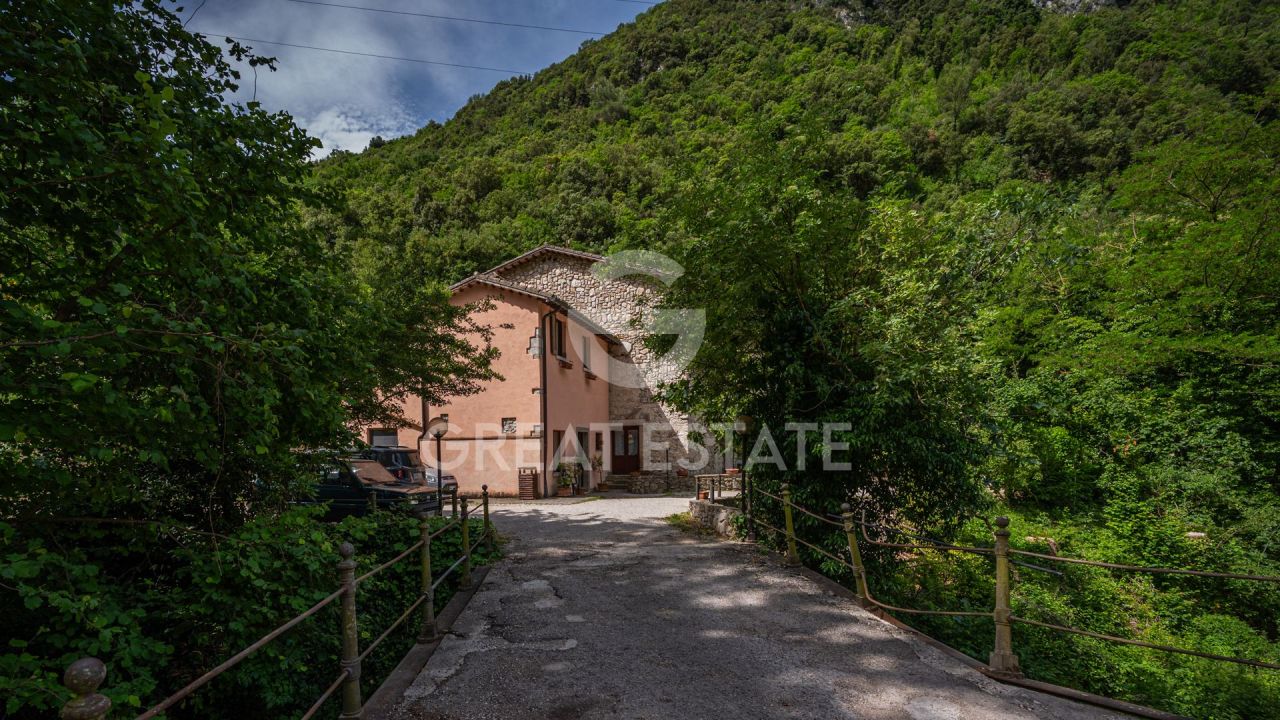 Отель, гостиница Ferentillo, Италия, 891.7 м² - фото 8