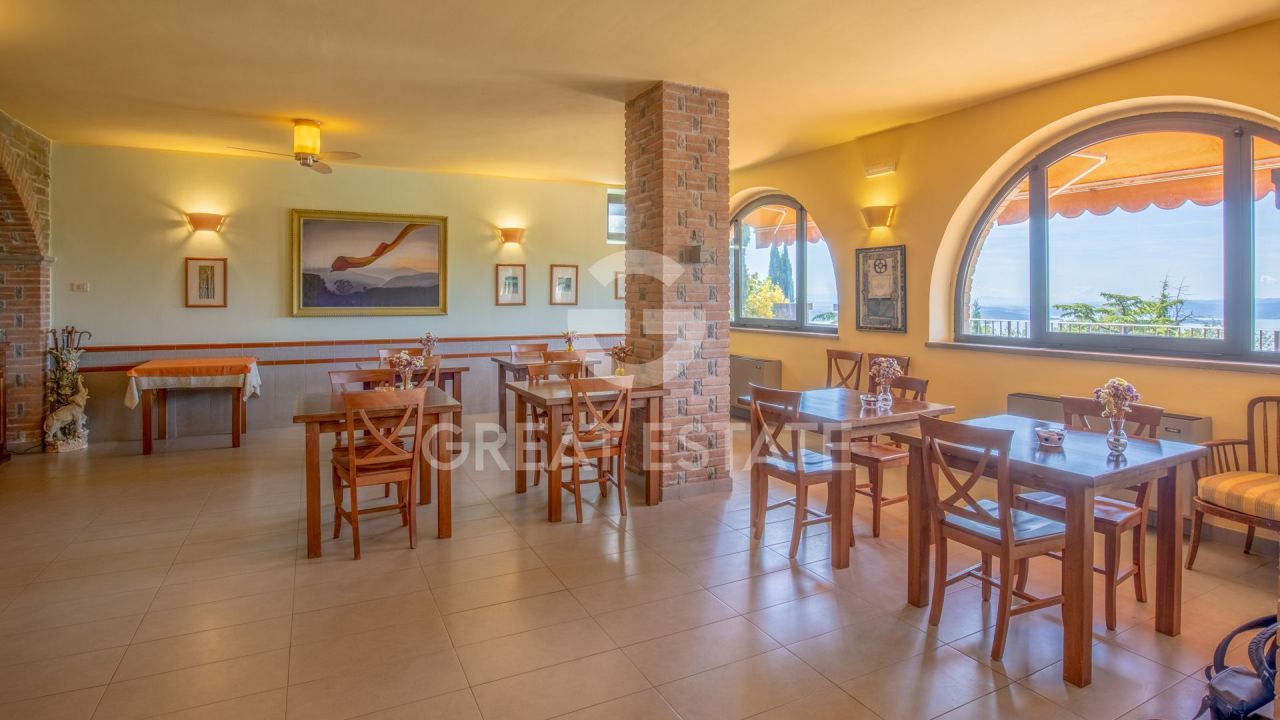 Вилла в Туоро-суль-Тразимено, Италия, 676.75 м² - фото 12